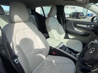 VOLVO XC40 2.0 T4 Inscription SUV 5dr Petrol Auto AWD Euro 6 (s/s) (190 ps)