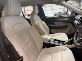 VOLVO XC40 2.0 T4 Inscription SUV 5dr Petrol Auto AWD Euro 6 (s/s) (190 ps)