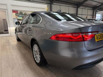 JAGUAR XF 2.0d Prestige Saloon 4dr Diesel Manual Euro 6 (s/s) (163 ps)
