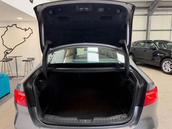 JAGUAR XF 2.0d Prestige Saloon 4dr Diesel Manual Euro 6 (s/s) (163 ps)
