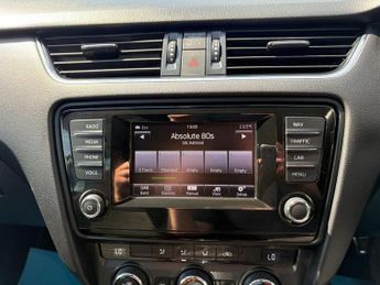 SKODA OCTAVIA 2.0 TDI vRS Estate 5dr Diesel DSG Euro 5 (s/s) (184 ps)