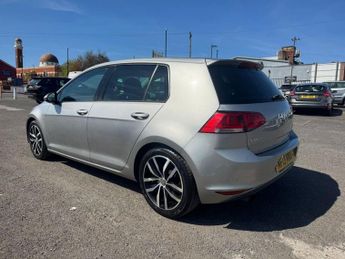 VOLKSWAGEN GOLF 1.6 TDI BlueMotion Tech SE Hatchback 5dr Diesel DSG Euro 5 (s/s)