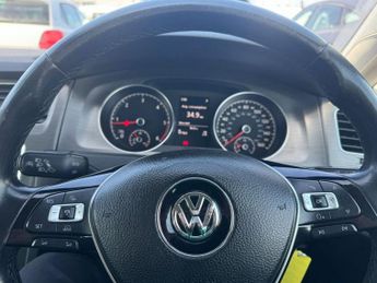 VOLKSWAGEN GOLF 1.6 TDI BlueMotion Tech SE Hatchback 5dr Diesel DSG Euro 5 (s/s)