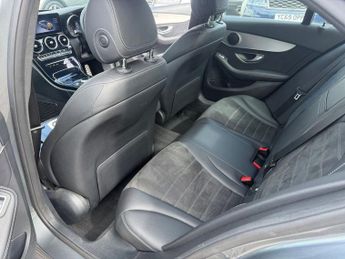 MERCEDES-BENZ C-CLASS 2.0 C220d AMG Line Saloon 4dr Diesel G-Tronic+ Euro 6-2 FORMER K