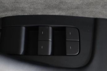 TESLA MODEL Y (Dual Motor) Long Range Auto 4WDE 5dr