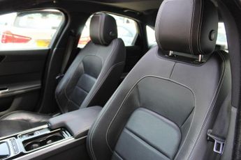 JAGUAR XF 2.0d R-Sport Saloon 4dr Diesel Auto AWD Euro 6 (s/s) (180 ps)