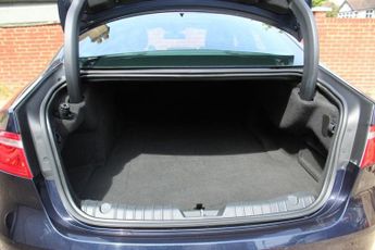 JAGUAR XF 2.0d R-Sport Saloon 4dr Diesel Auto AWD Euro 6 (s/s) (180 ps)