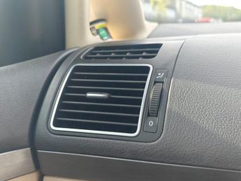 VOLKSWAGEN TOURAN 1.6 TDI SE MPV 5dr Diesel DSG Euro 5 (105 ps)