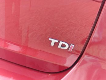 VOLKSWAGEN TOURAN 1.6 TDI SE MPV 5dr Diesel DSG Euro 5 (105 ps)