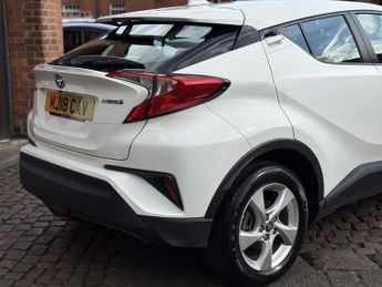 TOYOTA C-HR 1.8 VVT-h Icon SUV 5dr Petrol Hybrid CVT Euro 6 (s/s) (122 ps)