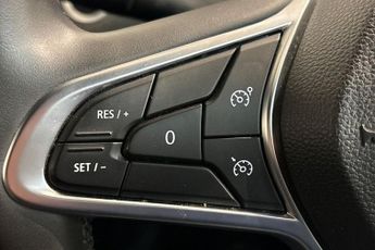 RENAULT CLIO 1.6 E-TECH techno Hatchback 5dr Petrol Hybrid Auto Euro 6 (s/s) 