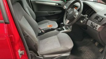 VAUXHALL ASTRA 1.4i 16v Active Hatchback 5dr Petrol Manual (146 g/km, 89 bhp)