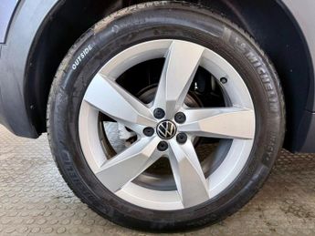 VOLKSWAGEN T-CROSS 1.0 TSI SEL SUV 5dr Petrol DSG Euro 6 (s/s) (110 ps)