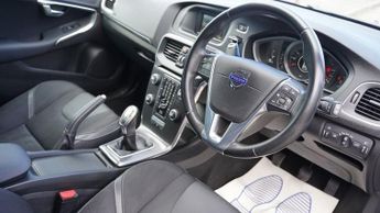 VOLVO V40 1.6 D2 SE Hatchback 5dr Diesel Manual Euro 5 (s/s) (115 ps)