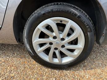 RENAULT MEGANE 1.5 dCi Dynamique TomTom Sport Tourer 5dr Diesel EDC Euro 5 (110