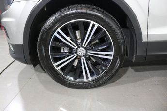 VOLKSWAGEN TIGUAN 2.0 TDI SE SUV 5dr Diesel DSG Euro 6 (s/s) (150 ps)
