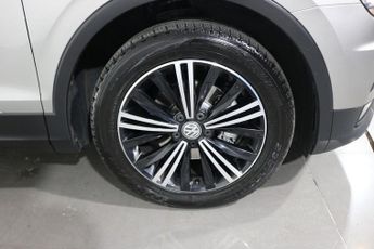 VOLKSWAGEN TIGUAN 2.0 TDI SE SUV 5dr Diesel DSG Euro 6 (s/s) (150 ps)