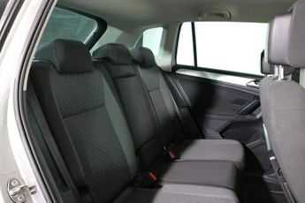 VOLKSWAGEN TIGUAN 2.0 TDI SE SUV 5dr Diesel DSG Euro 6 (s/s) (150 ps)