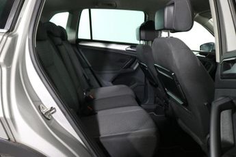 VOLKSWAGEN TIGUAN 2.0 TDI SE SUV 5dr Diesel DSG Euro 6 (s/s) (150 ps)