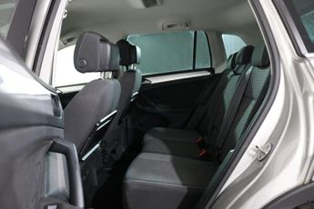 VOLKSWAGEN TIGUAN 2.0 TDI SE SUV 5dr Diesel DSG Euro 6 (s/s) (150 ps)