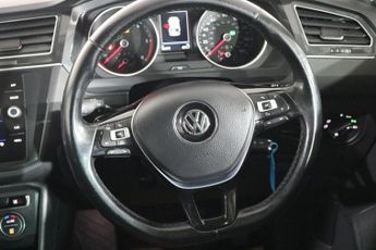 VOLKSWAGEN TIGUAN 2.0 TDI SE SUV 5dr Diesel DSG Euro 6 (s/s) (150 ps)
