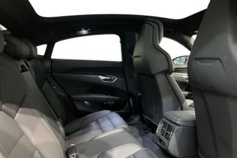 AUDI E-TRON GT 93.4kWh Saloon 4dr Electric Auto quattro (476 ps) Panoramic Glas