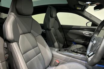 AUDI E-TRON GT 93.4kWh Saloon 4dr Electric Auto quattro (476 ps) Panoramic Glas