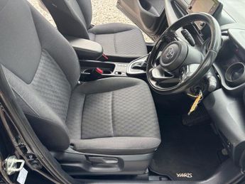 TOYOTA YARIS 1.5 VVT-h Design Hatchback 5dr Petrol Hybrid E-CVT Euro 6 (s/s) 