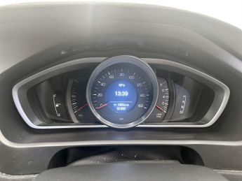 VOLVO V40 CROSS COUNTRY 1.5 T3 GPF Hatchback 5dr Petrol Auto Euro 6 (s/s) (152 ps)