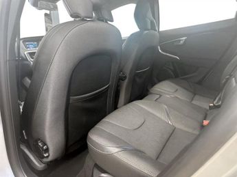 VOLVO V40 CROSS COUNTRY 1.5 T3 GPF Hatchback 5dr Petrol Auto Euro 6 (s/s) (152 ps)