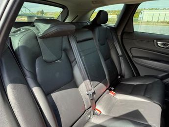 VOLVO XC60 2.0 D4 Momentum SUV 5dr Diesel Auto AWD Euro 6 (s/s) (190 ps)