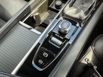 VOLVO XC60 2.0 D4 Momentum SUV 5dr Diesel Auto AWD Euro 6 (s/s) (190 ps)