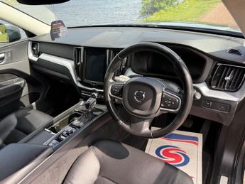 VOLVO XC60 2.0 D4 Momentum SUV 5dr Diesel Auto AWD Euro 6 (s/s) (190 ps)