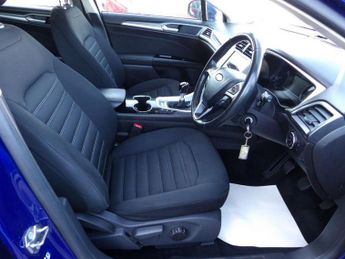 FORD MONDEO 2.0 TDCi Zetec Hatchback 5dr Diesel Manual Euro 6 (s/s) (150 ps)