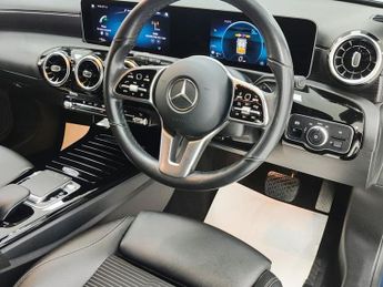 MERCEDES-BENZ A CLASS 2.0 A200d Sport (Executive) Hatchback 5dr Diesel 8G-DCT Euro 6 (