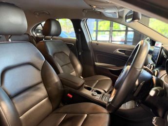 MERCEDES-BENZ A-CLASS 2.1 A200d Sport (Premium) Hatchback 5dr Diesel 7G-DCT Euro 6 (s/