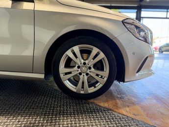 MERCEDES-BENZ A CLASS 2.1 A200d Sport (Premium) Hatchback 5dr Diesel 7G-DCT Euro 6 (s/