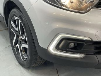RENAULT CAPTUR 1.3 TCe ENERGY Iconic SUV 5dr Petrol Manual Euro 6 (s/s) (130 ps