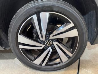 VOLKSWAGEN T-ROC 1.5 TSI R-Line SUV 5dr Petrol DSG Euro 6 (s/s) (150 ps)