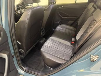 VOLKSWAGEN T-ROC 1.5 TSI R-Line SUV 5dr Petrol DSG Euro 6 (s/s) (150 ps)