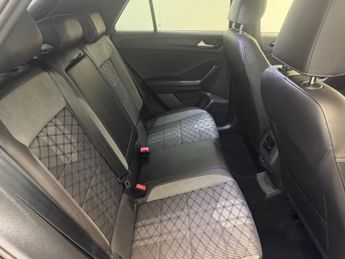 VOLKSWAGEN T-ROC 1.5 TSI R-Line SUV 5dr Petrol DSG Euro 6 (s/s) (150 ps)
