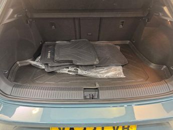 VOLKSWAGEN T-ROC 1.5 TSI R-Line SUV 5dr Petrol DSG Euro 6 (s/s) (150 ps)