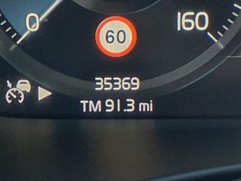 VOLVO XC40 2.0 D3 Momentum Pro SUV 5dr Diesel Auto AWD Euro 6 (s/s) (150 ps