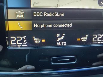 VOLVO XC40 2.0 D3 Momentum Pro SUV 5dr Diesel Auto AWD Euro 6 (s/s) (150 ps