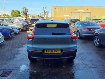 VOLVO XC40 2.0 D3 Momentum Pro SUV 5dr Diesel Auto AWD Euro 6 (s/s) (150 ps