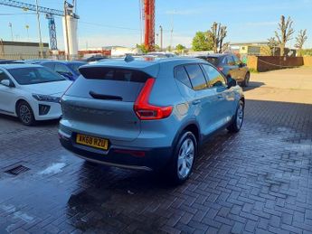 VOLVO XC40 2.0 D3 Momentum Pro SUV 5dr Diesel Auto AWD Euro 6 (s/s) (150 ps