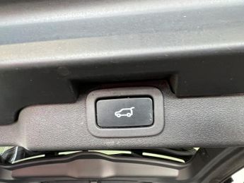 LAND ROVER DISCOVERY 2.0 SD4 HSE SUV 5dr Diesel Auto 4WD Euro 6 (s/s) (240 ps)