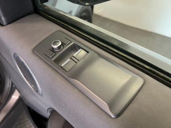 LAND ROVER DISCOVERY 2.0 SD4 HSE SUV 5dr Diesel Auto 4WD Euro 6 (s/s) (240 ps)