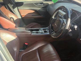 JAGUAR XE 2.0d Portfolio Saloon 4dr Diesel Auto AWD Euro 6 (s/s) (180 ps)