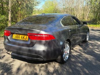 JAGUAR XE 2.0d Portfolio Saloon 4dr Diesel Auto AWD Euro 6 (s/s) (180 ps)